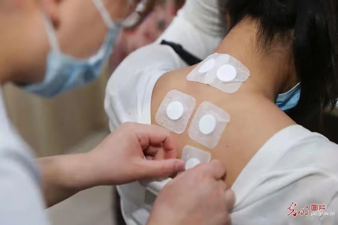 2、江西兒童貼三伏貼瘙癢灼痛，貼三伏貼前需要做什么檢查來(lái)判斷是否適合貼？